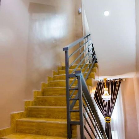 El Elyon Hotel And Suites Lagos Buitenkant foto