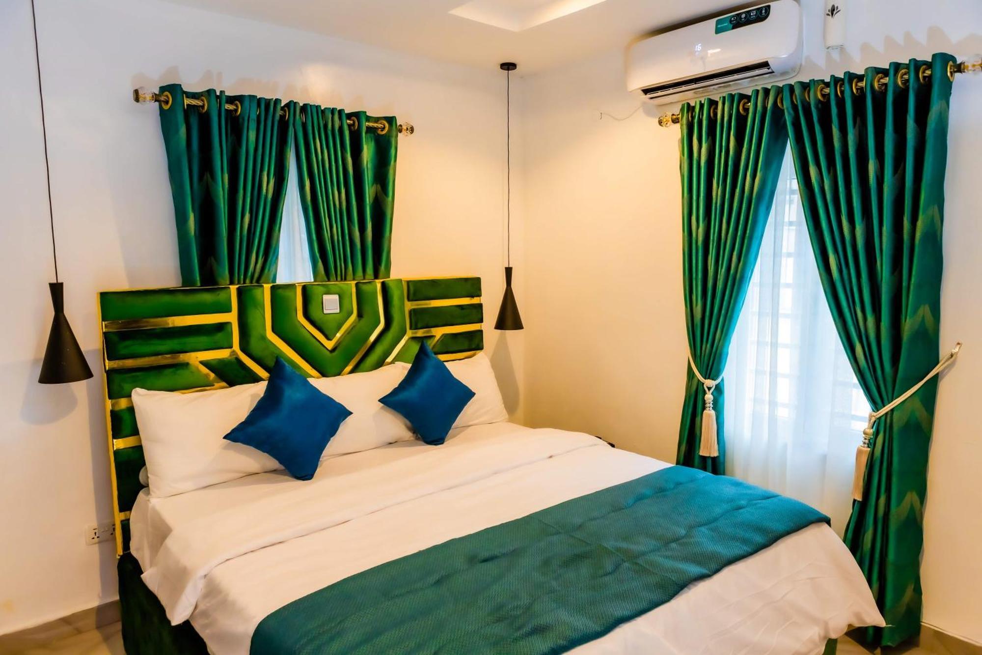 El Elyon Hotel And Suites Lagos Buitenkant foto