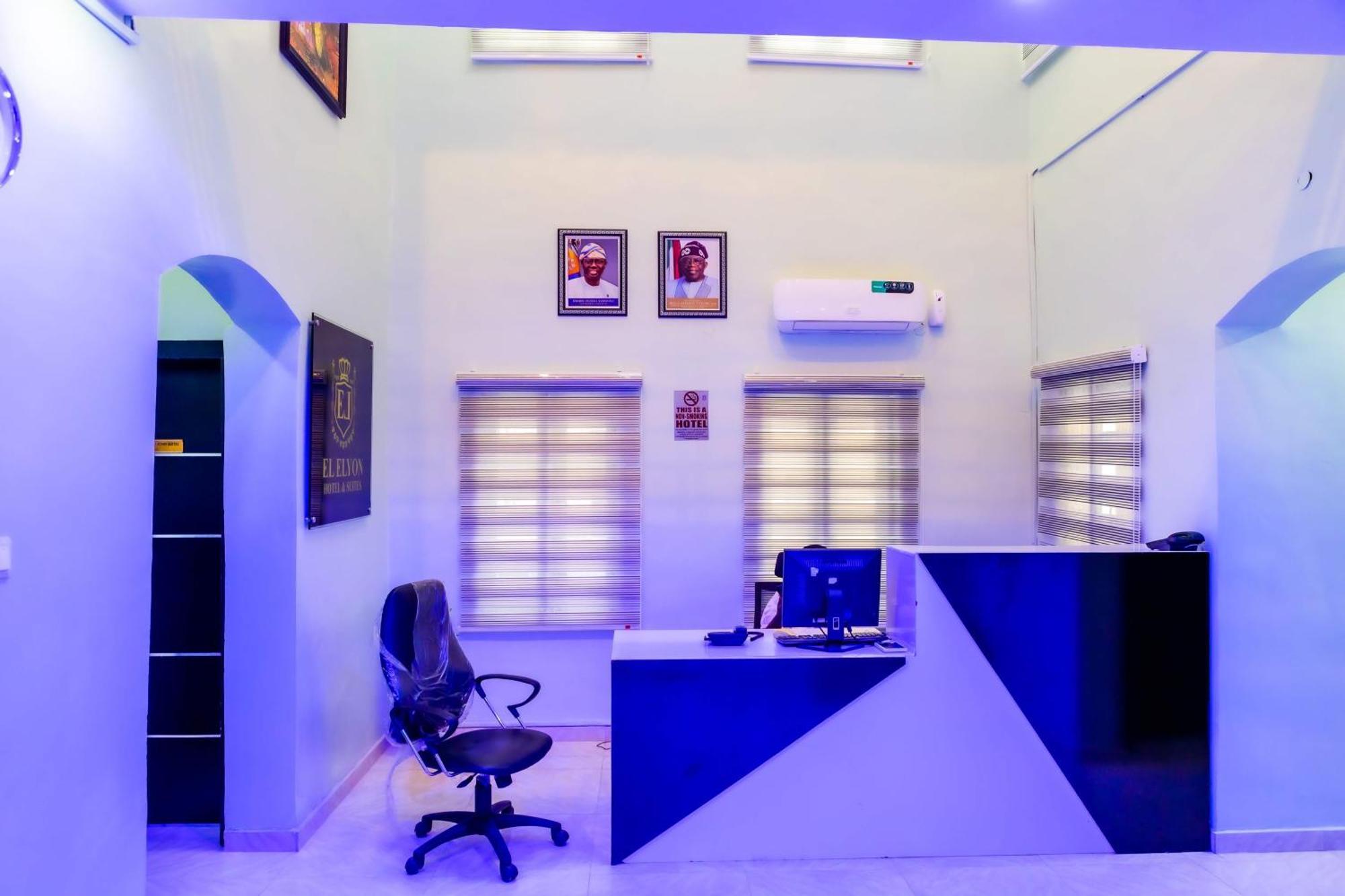 El Elyon Hotel And Suites Lagos Buitenkant foto