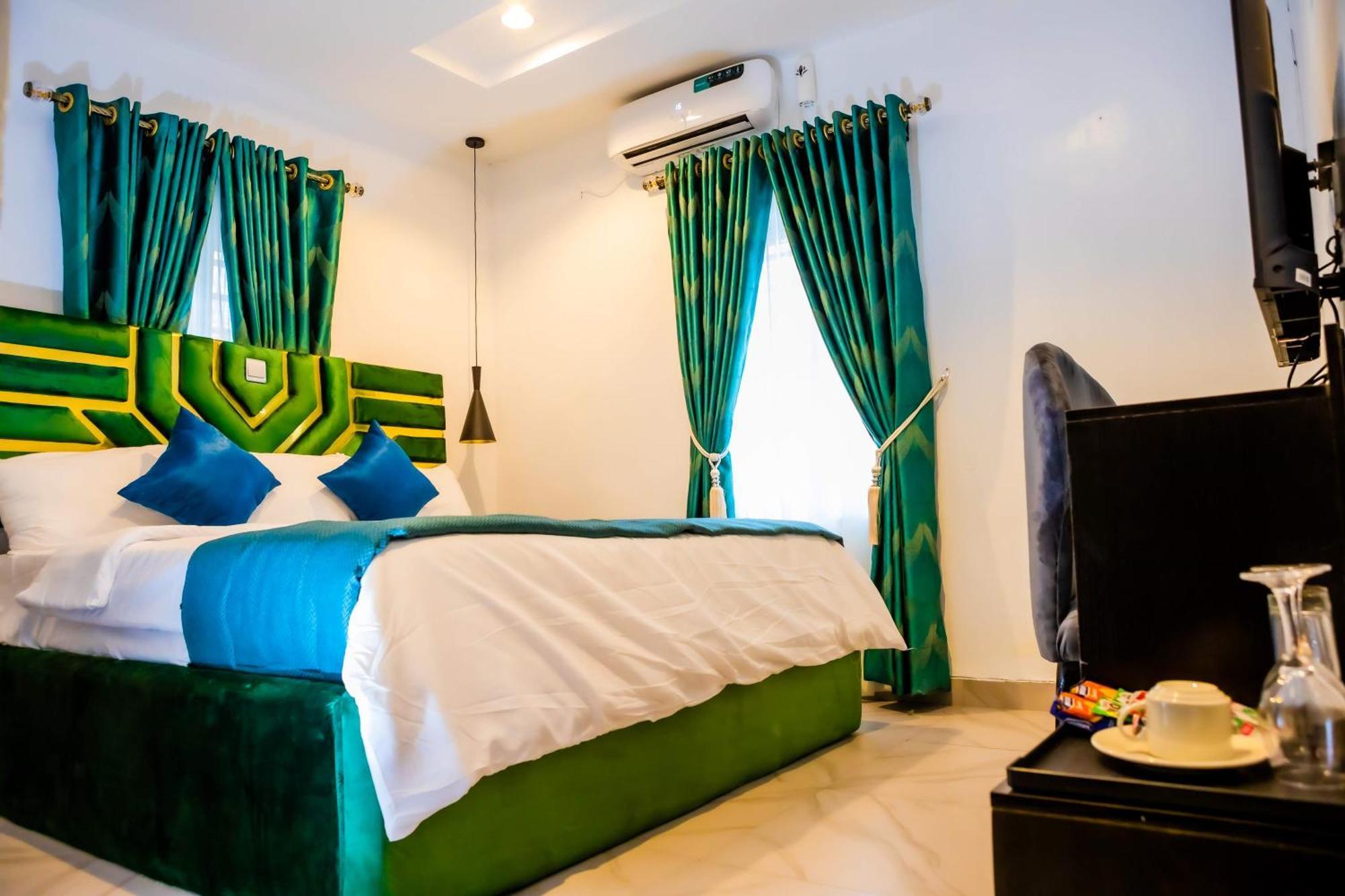 El Elyon Hotel And Suites Lagos Buitenkant foto