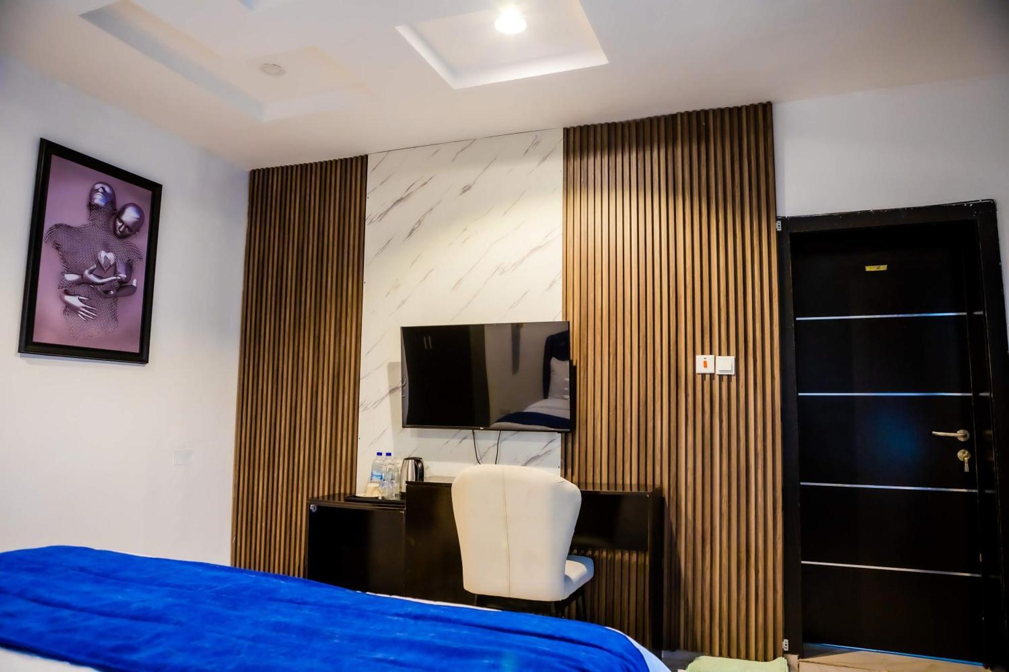 El Elyon Hotel And Suites Lagos Buitenkant foto