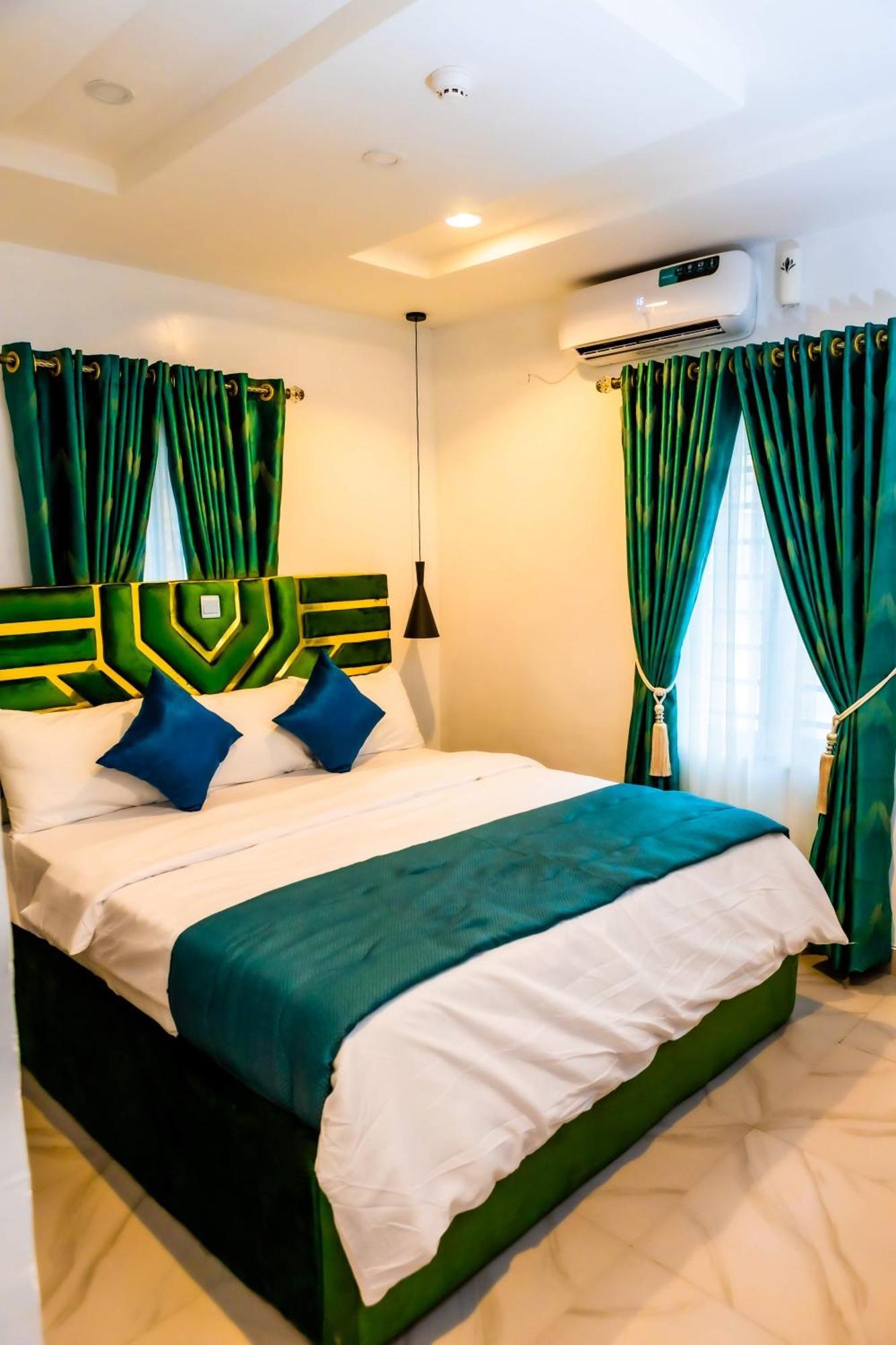 El Elyon Hotel And Suites Lagos Buitenkant foto