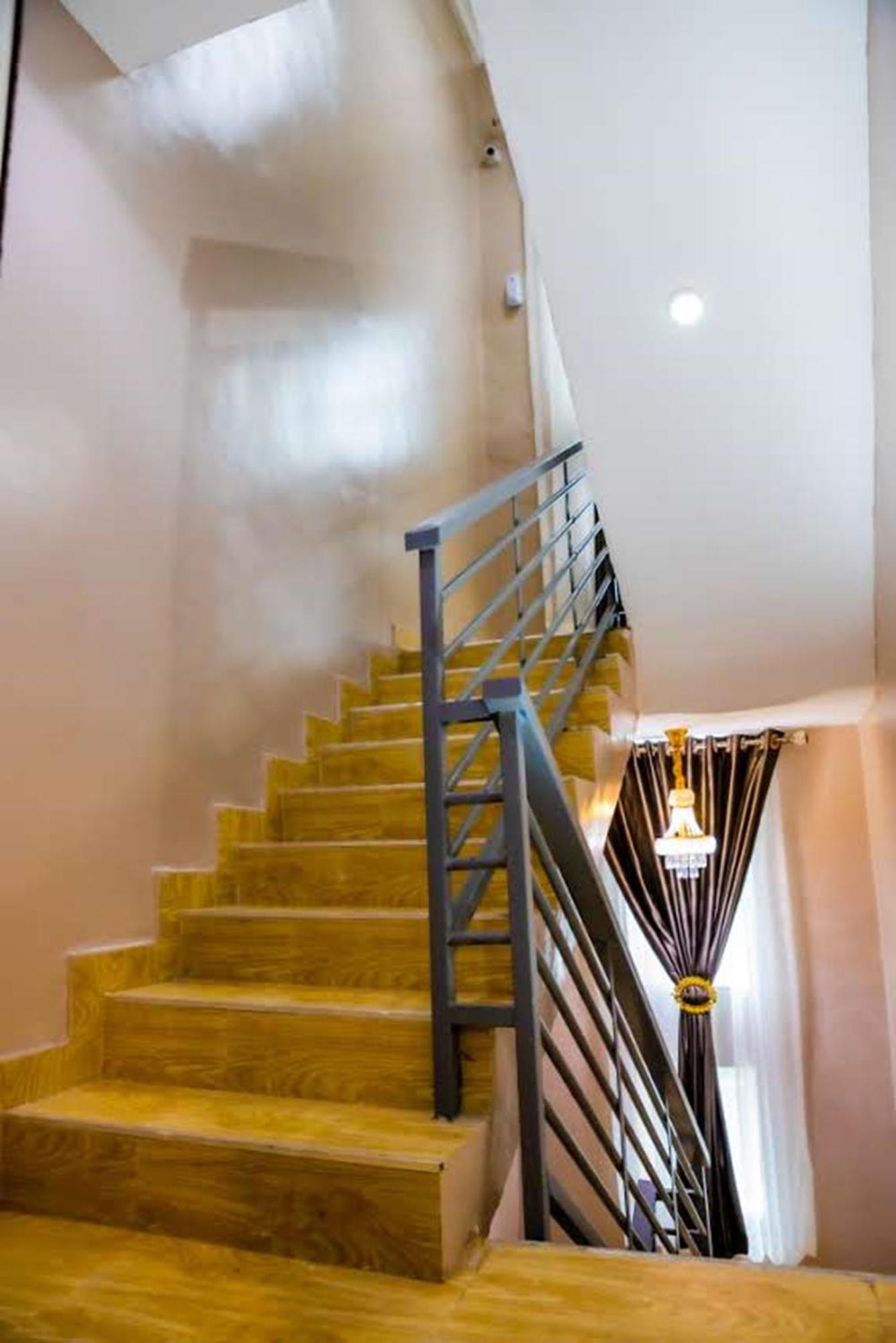 El Elyon Hotel And Suites Lagos Buitenkant foto
