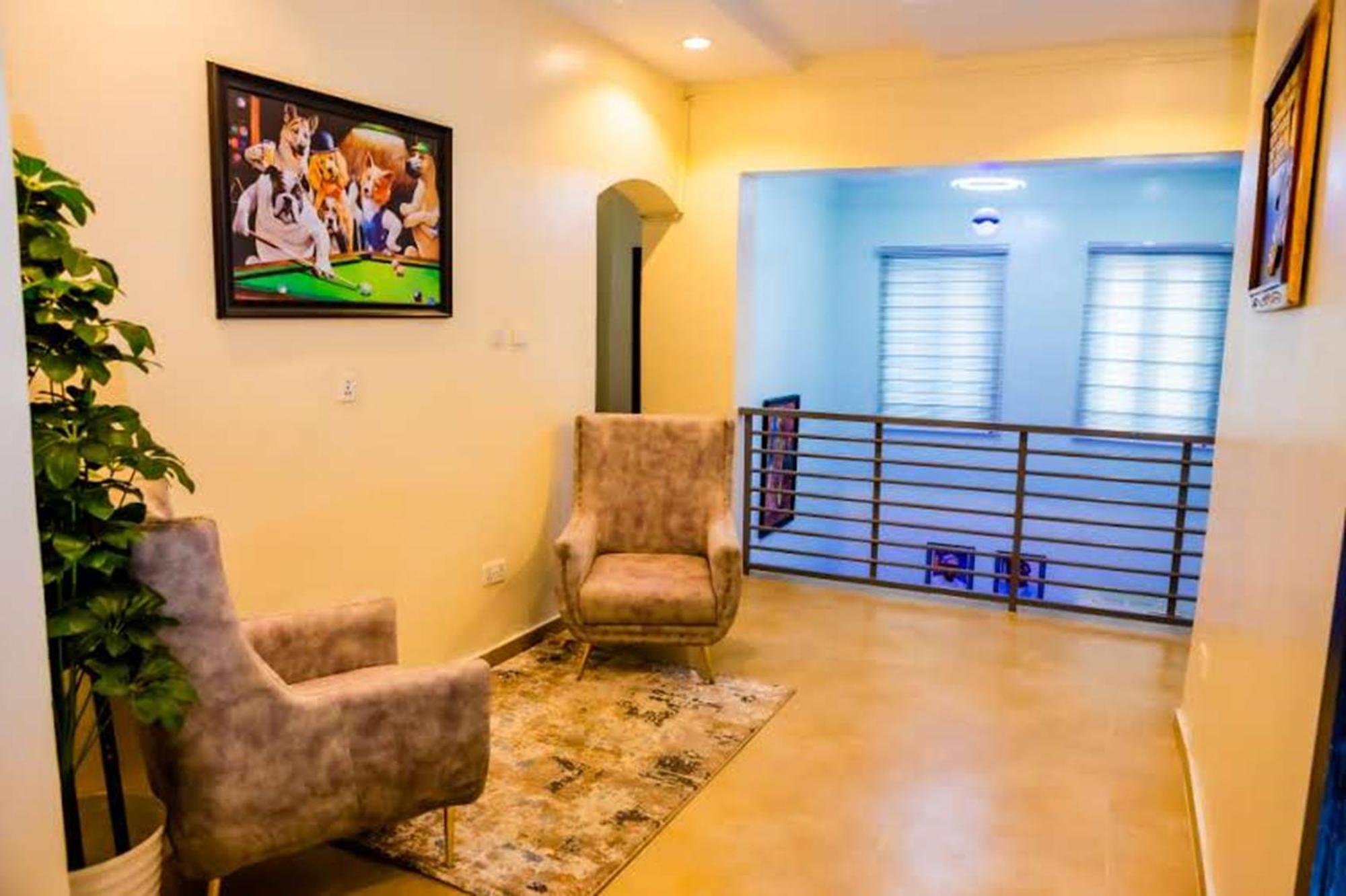 El Elyon Hotel And Suites Lagos Buitenkant foto